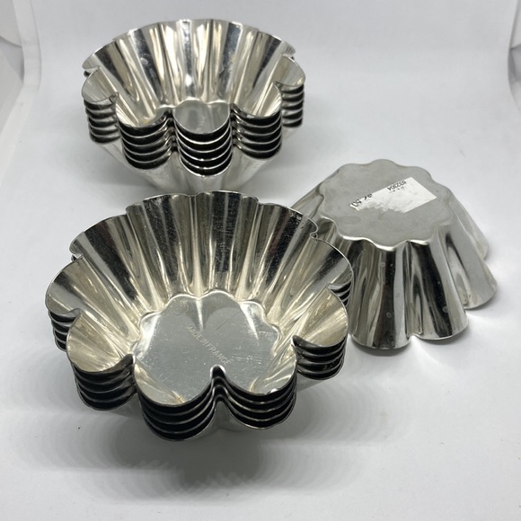 12 Silver Cupcake/Egg Tart Reusable Liners - Picture 2 of 9